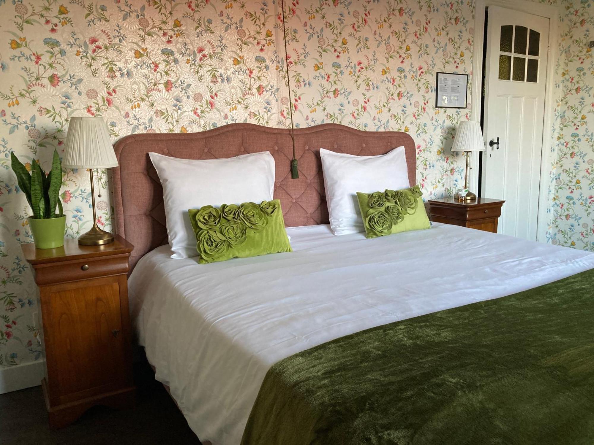 ブルージュ Tree & B Bed & Breakfast エクステリア 写真